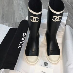 AUTHENTIC 2025 CHANEL Black and Cream Logo Rain Boots BRAND NEW 37